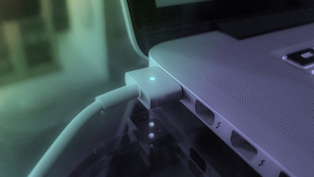 Macbook Charge LED